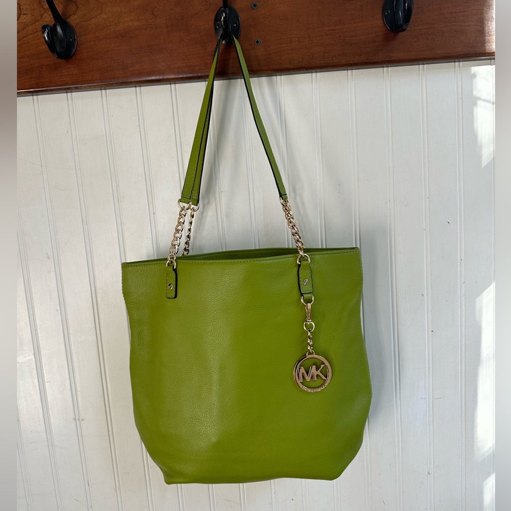 Michael Kors Vibrant Green LeatherJet Set Chain Tote